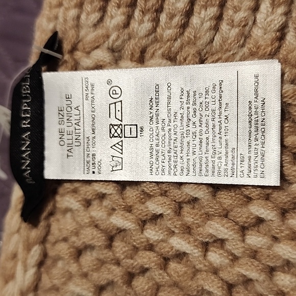 Banana Republic Merino Popcorn Stitch Scarf - Picture 4 of 4